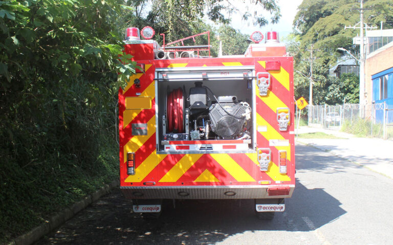 vehículo de bomberos 4x4